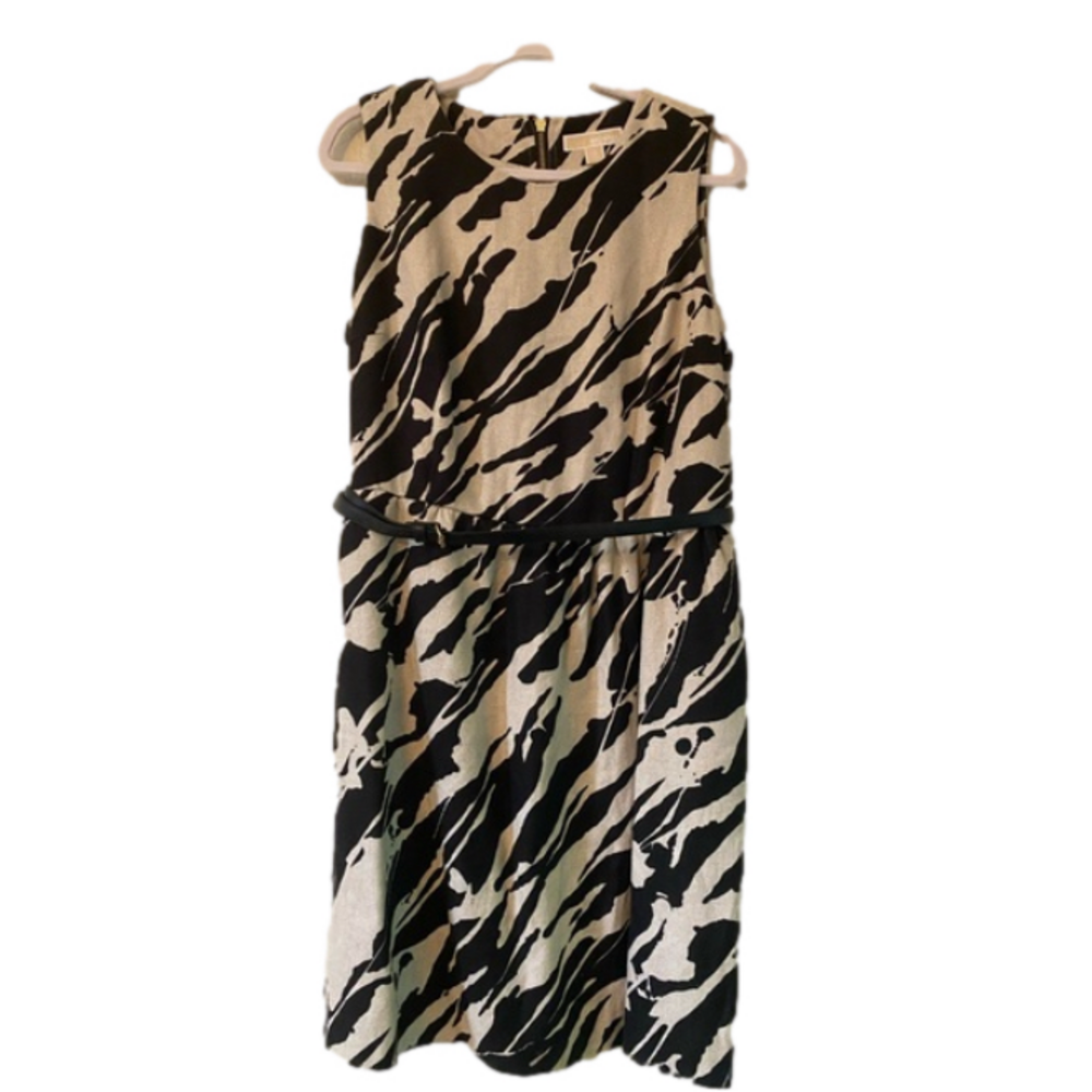 Michael Kors Black and Cream sleeveless dress size 14 with belt. Tags attached